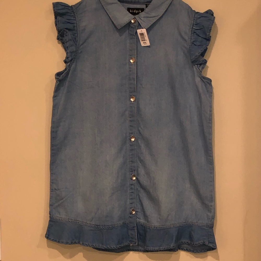 NWT. Cap sleeve ruffled denim shirt
